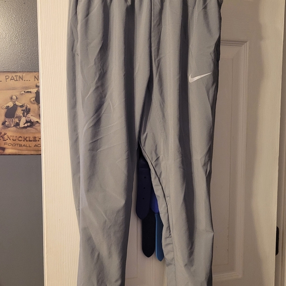 Nike Gray Sweatpants Relaxed Fit Joggers - Picture 1 of 1